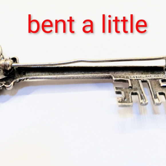 Vintage Sterling Signed Key Brooch - Picture 2 of 5